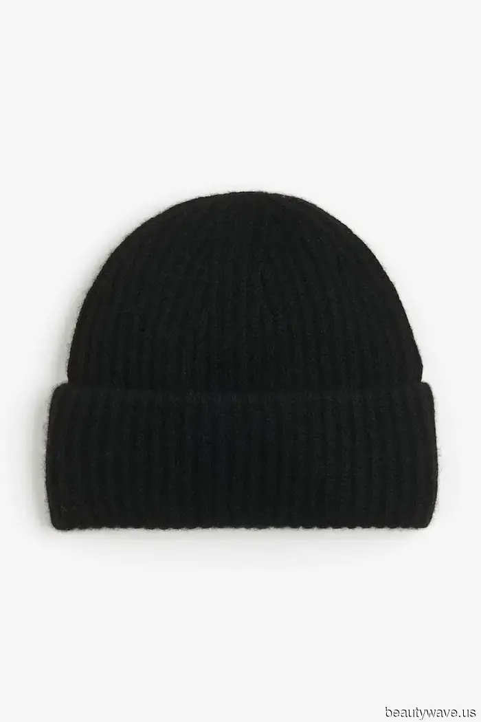 I used to believe that white jeans were solely a summer essential, but these 5 stylish winter outfits changed my mind.