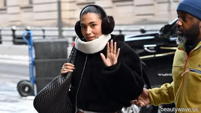 Seen in London: This Jeans and Boots Pairing Is Essential for Easy Winter Attire.