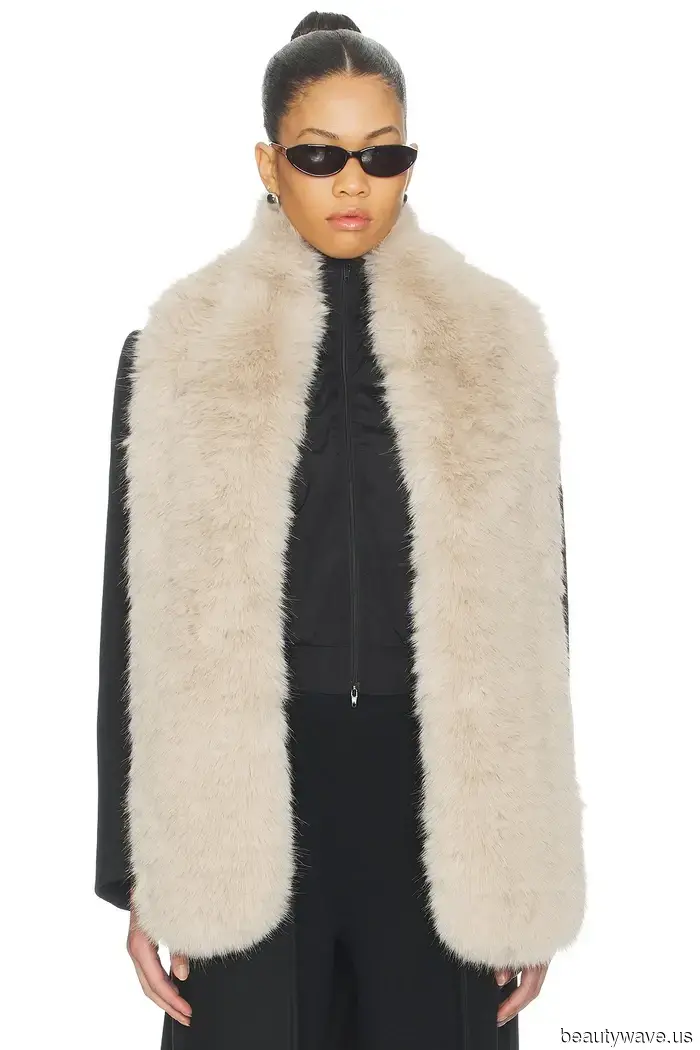 7 Modi per Abbinare l'Accessorio Invernale di Tendenza che Tutti Quelli che Conosco Stanno Indossando con Cappotti e Maglioni