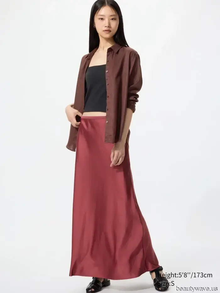 Uniqlo hat gerade seine schicksten Sommerneuheiten veröffentlicht&mdash;15 Teile für die Capsule Wardrobe, die es wert sind, bekannt zu werden.