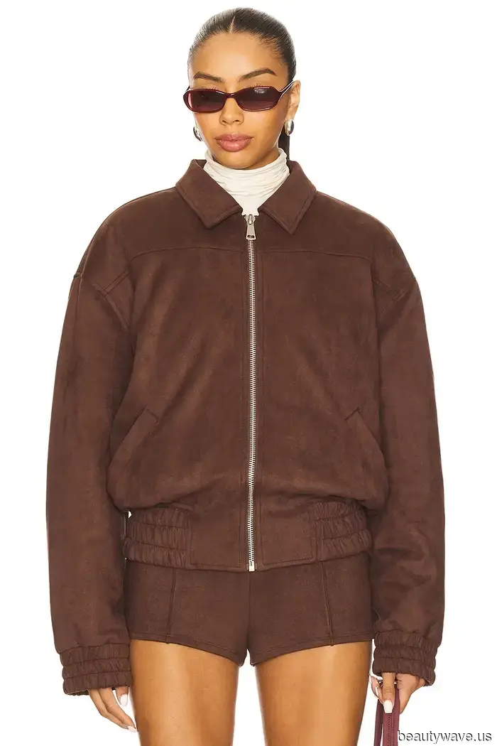 Not Linen Trousers, Not Denim: The Stylish Pant Trend That Fashion Enthusiasts Revert to Each Spring