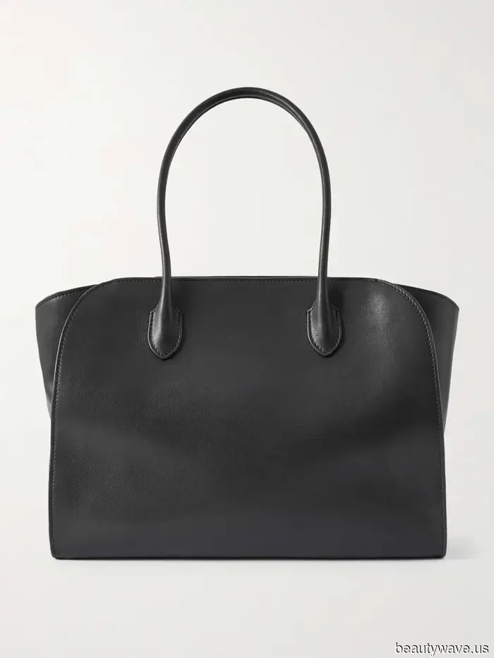 No one does winter fashion quite like Londoners—here are 7 ideal ways they're styling jeans and boots this season.