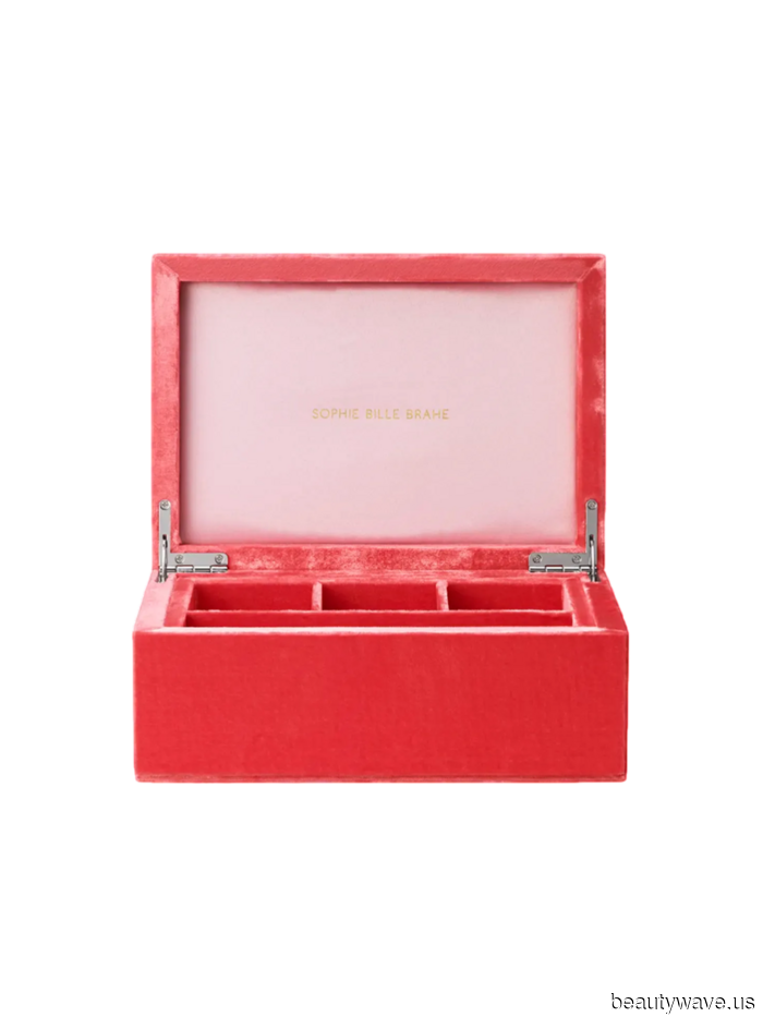 What Gen Z’s Trendiest Editors, Stylists, and Creatives Are Giving (and Receiving) This Holiday Season