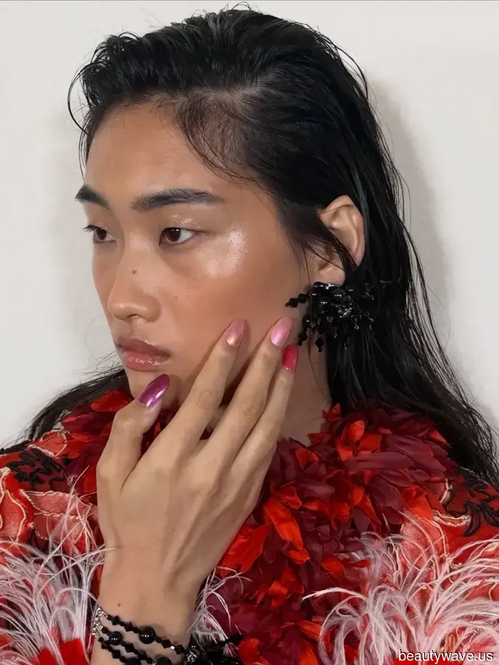 Chiamandolo: Queste manicure ispirate alle sirene di Chanel sono destinate a diventare virali
