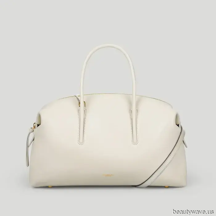 Plötzlich tragen stylische Menschen überall die Sommer-It-Bag, die mit Designer-Käufen konkurriert.