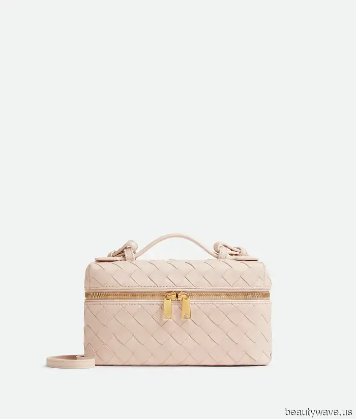 50 Jahre später bleibt das charakteristische Geflecht von Bottega Veneta unerreicht.