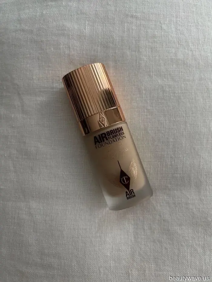 Ich bin Makeup-Artist und Beauty-Redakteurin mit fettiger Haut&mdash;das sind die Foundations, die ich tatsächlich benutze.
