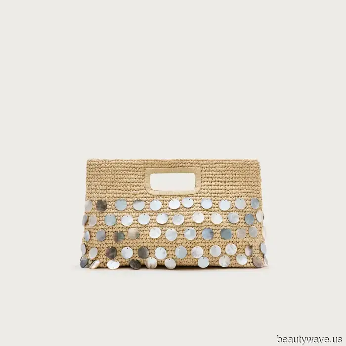 Put Down the Shoulder Bags—Fashion Enthusiasts Are Opting for This Trend to Achieve a More Stylish Look.