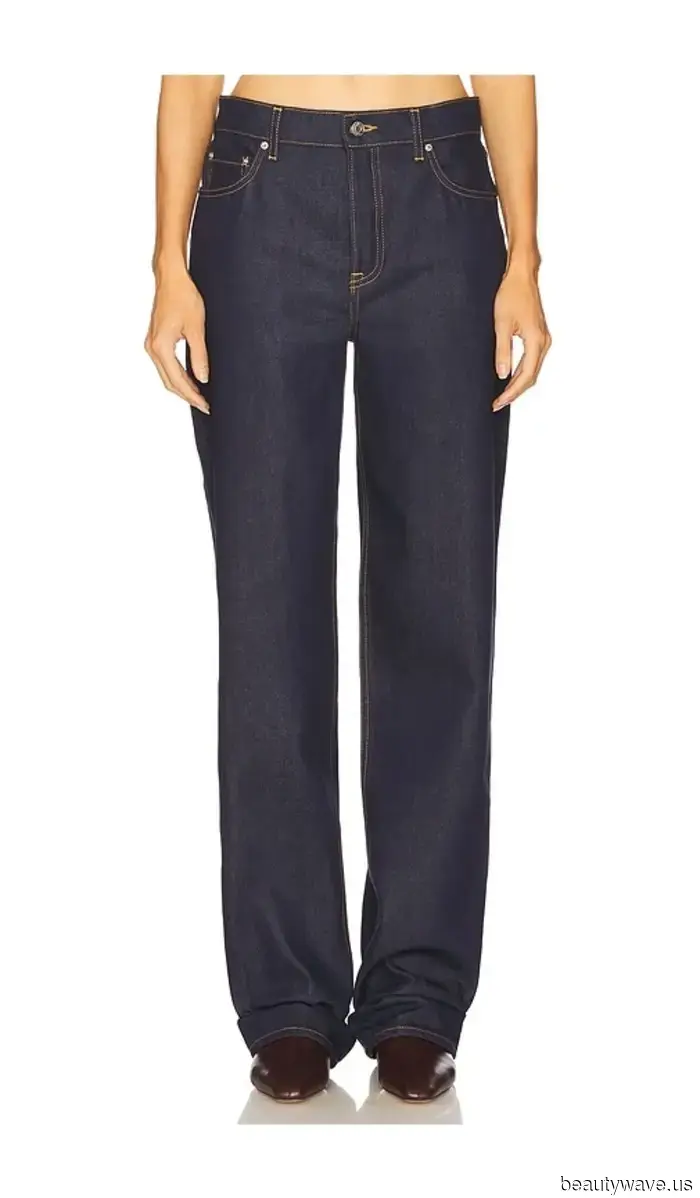 Halten Sie die hellblauen Jeans&mdash;Die Menschen in Paris wissen, dass dieser Denim-Trend für den Herbst weit überlegen ist.