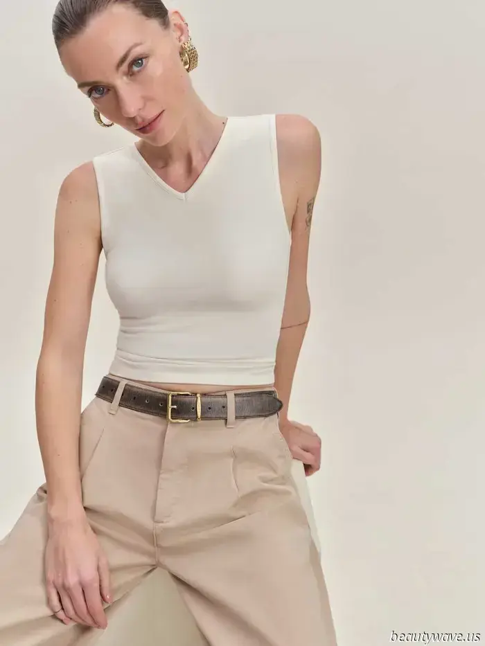 Questo è ciò che le persone della moda del centro di New York indossano con canotte bianche nel 2025