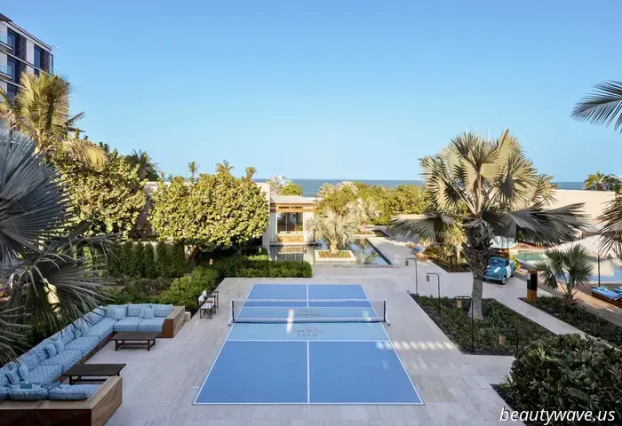 P. ART Communications' new selection of inspiring hotels and destinations where the velvet season takes on a special resonance. From island seclusion in Bali and aesthetic gastronomy in Dubai to the healing air of the Caspian coast and Mediterranean wellness in Spain.