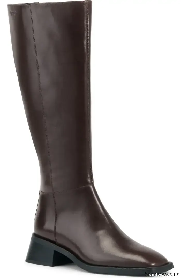 Move over, riding boots—I've recently been opting for this flat boot trend more frequently.