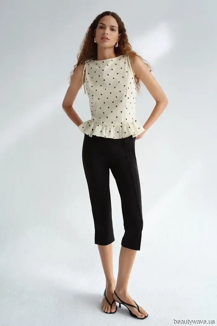 Forget about kitten heels and ballet flats—this shoe trend takes capri pants to a whole new level of chic.