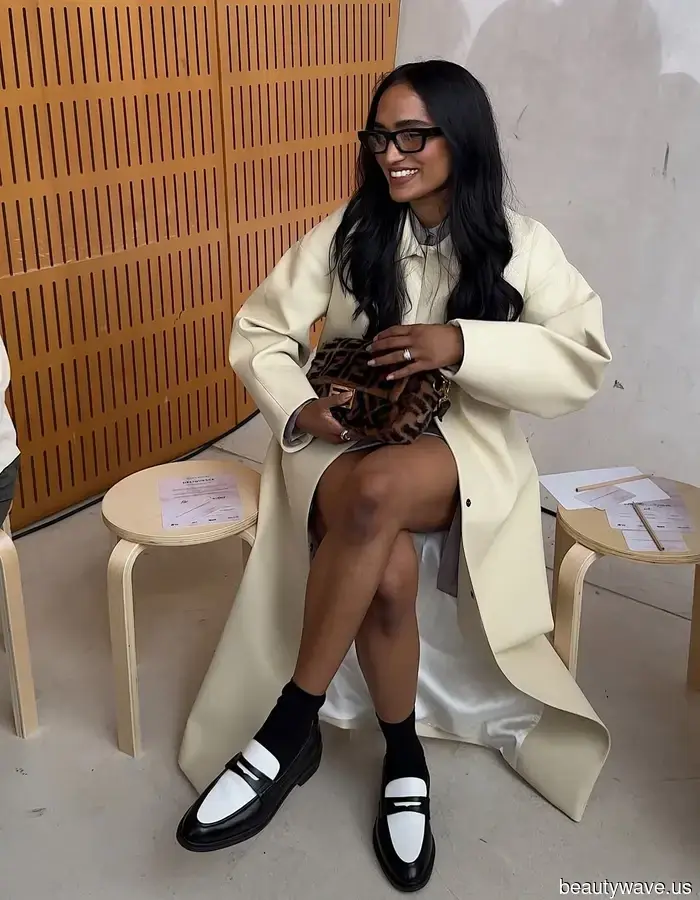 Adiós, Bailarinas: Las It Girls en Londres, Nueva York y París están priorizando esta tendencia de zapatos planos este otoño.