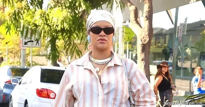 Rihanna acaba de usar las "Weird" It Flats de 2025 con pantalones de pijama en las calles de L.A.