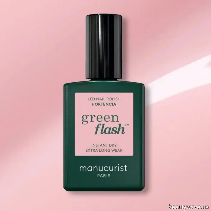 No, No Blanco&mdash;Este Color de Uñas Francés Inesperado Está Listo para Dominar Esta Temporada