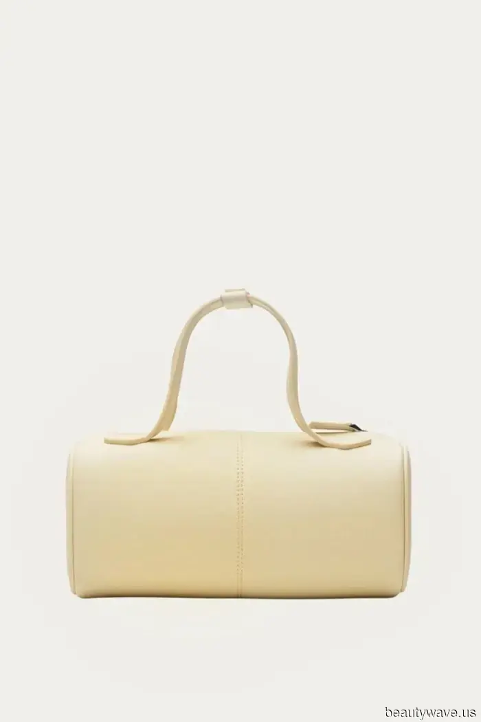 Los jeans azules están bien, pero para el otoño, las personas elegantes saben que esta controvertida tendencia de denim se ve más rica.