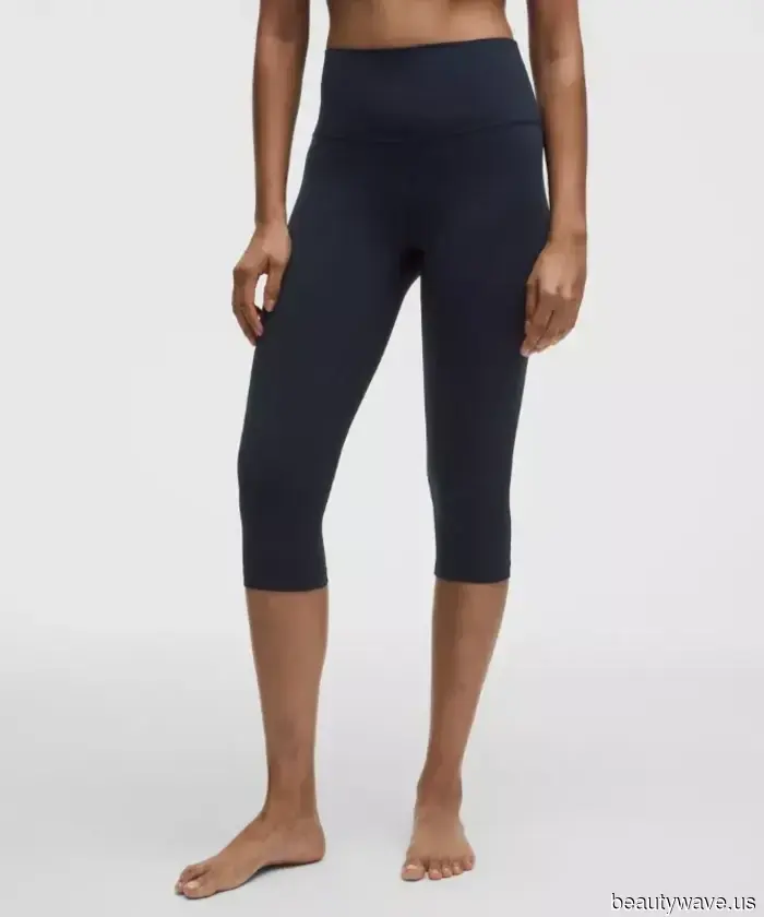 This combination of leggings and shoes appears equally sophisticated on those over 60 as it does on young women in their 20s.