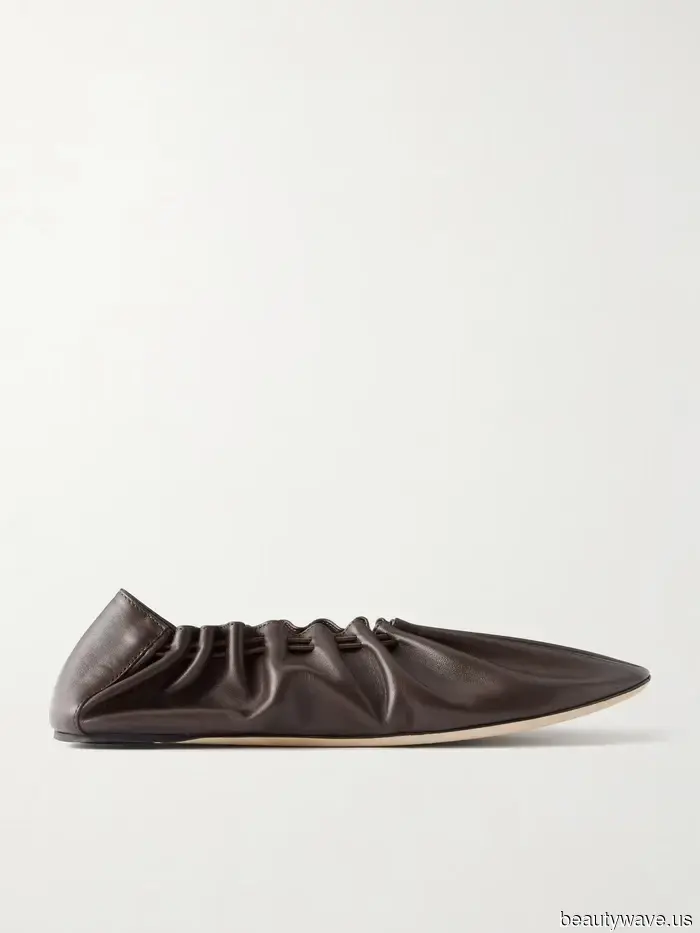 Con abiti e jeans, Alexa continua a tornare a questa tendenza di scarpe alla francese.