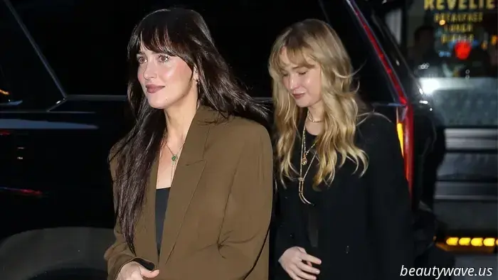 J.Law and Dakota are both aware that this shoe instantly enhances the style of tailored trousers.