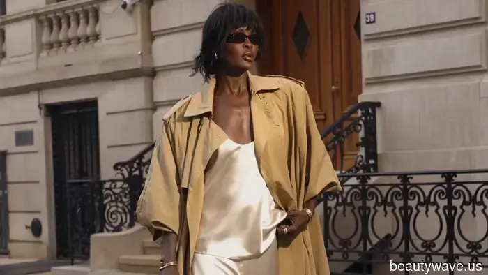 La combinación de top y pantalones que parece pijama pero se lee como alta costura