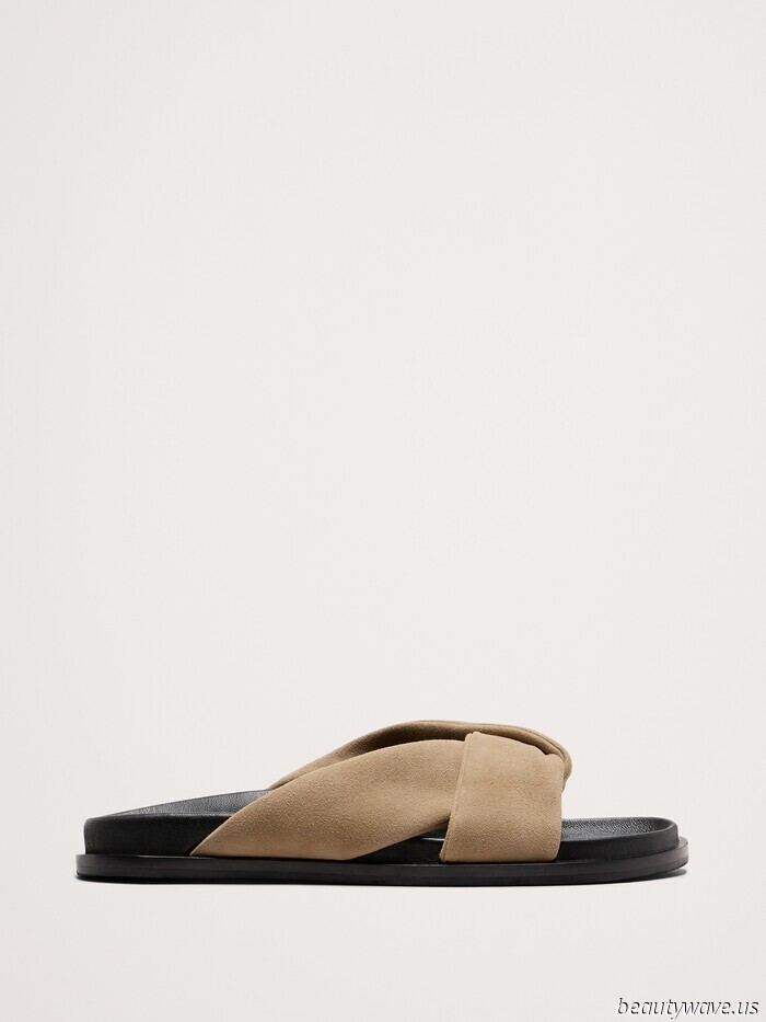 As a Shopping Director residing in Banana Republic, here are the 40 items that I consider to be the most stylish at the moment.