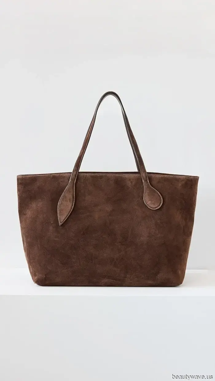 8 Luxurious-Looking Pieces I'm Noticing on the Most Stylish French Women This Winter