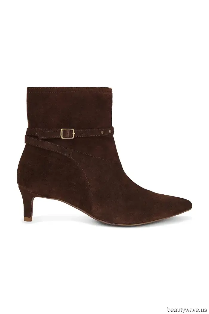 Mode-Mädchen haben alle anderen Trends für Knöchelstiefel für diesen&nbsp;einen spezifischen&nbsp;reich aussehenden Stil aufgegeben.