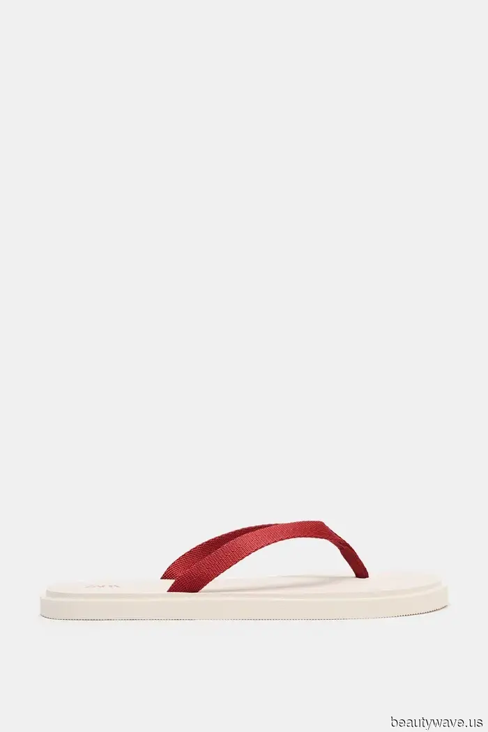 No Chanclas Negras&mdash;Las It Girls Están Usando Esta Tendencia de Sandalias 2026 En Su Lugar