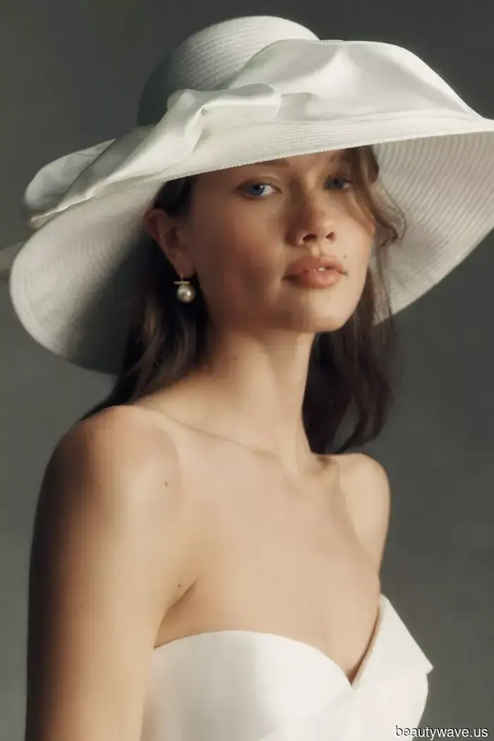 Dua Lipa has just revealed that brides in 2026 are moving away from traditional veils in favor of this surprising accessory.