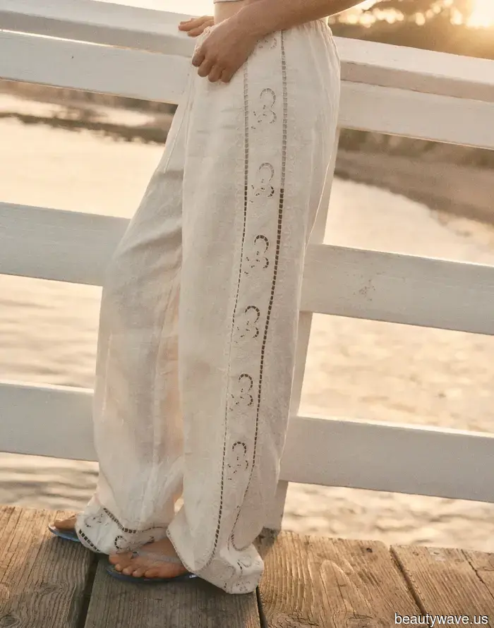 Die einzigen Hosen, die schicke Frauen diesen Sommer mehr tragen als Jeans, Caprihosen und Kick-Flare-Hosen