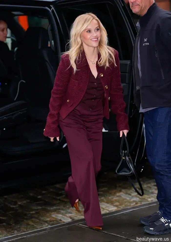 Il Trend del Colore Giacca Non-Nera che le Donne Britanniche e Americane Stanno Indossando per Apparire Più Eleganti Questo Inverno