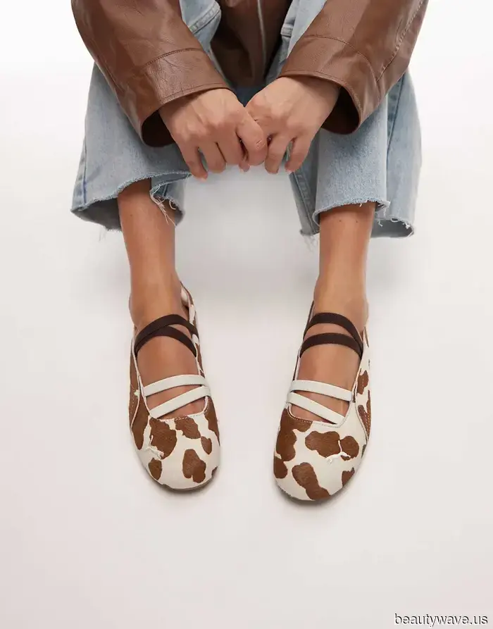 Out of nowhere, those with a keen sense of style are incorporating this shoe trend into their autumn outfits.