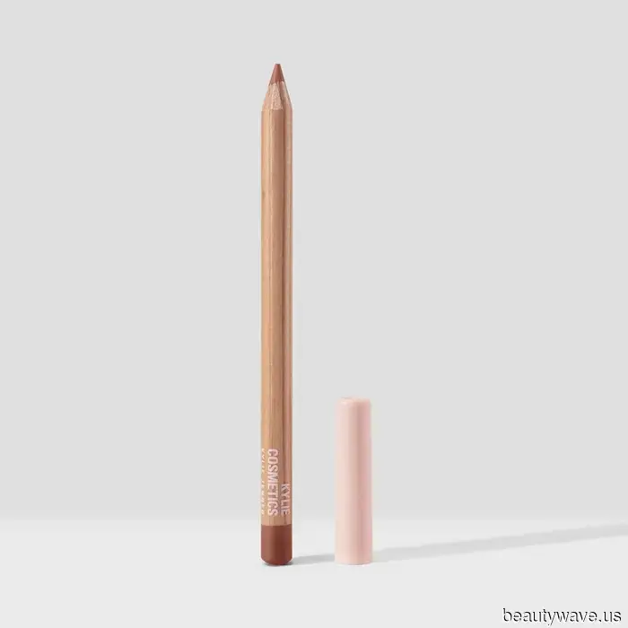 When Hailey Bieber isn't using Rhode, she opts for *this* Kylie Jenner-approved lip liner.