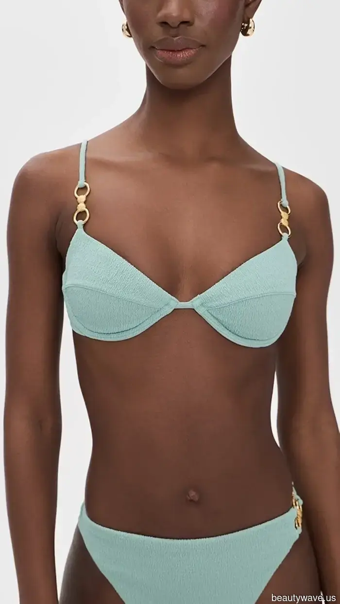 Improvvisamente, tutte le persone più alla moda indossano questi 2 colori specifici per costumi da bagno.