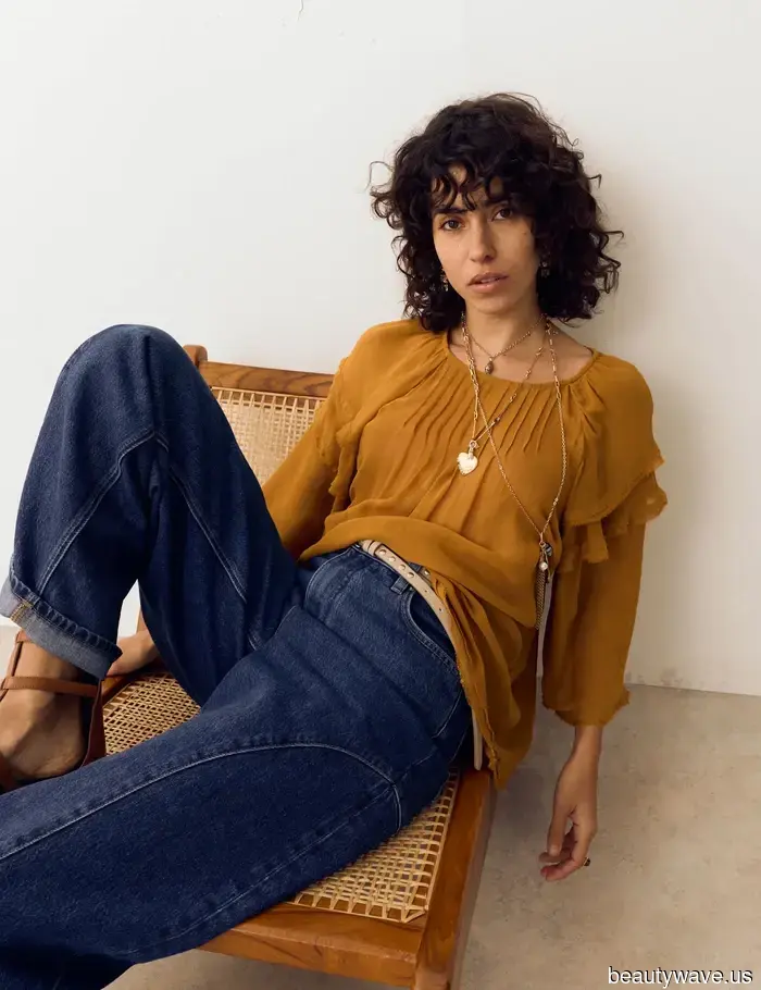 5 Blouse Trends That French Women Will Combine With Jeans, Skirts, and Trousers in 2026