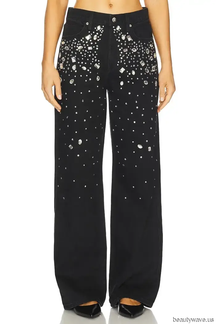 Trendy Girls Are Sporting These Pant Styles with Flats, Heels, and Everything Else.