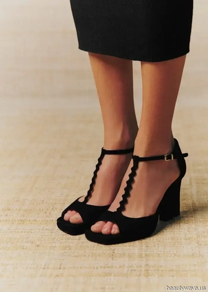 The Skirt and Shoe Pairing to Sport During a Heatwave, as Recommended by Victoria Beckham