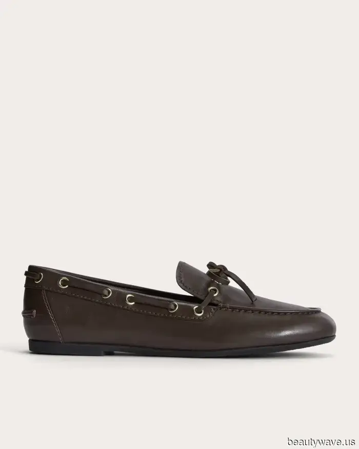 Tieni le Sneakers&mdash;Questa è la tendenza delle scarpe basse autunnali da indossare con i pantaloni corti a partire da ora