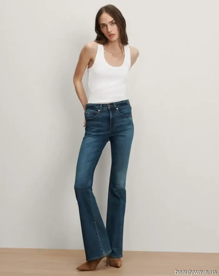 Coole Mode-Mädchen, die in L.A. leben, wählen dieses auffällig ähnliche Y2K-Grundstück über Skinny Jeans.