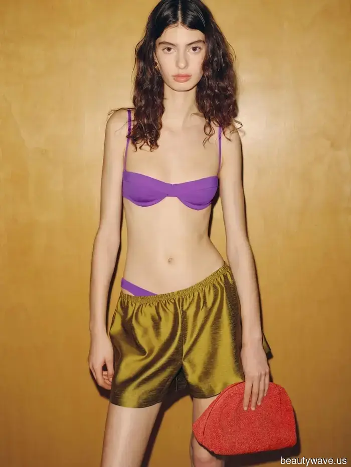 Improvvisamente, tutte le persone più alla moda indossano questi 2 colori specifici per costumi da bagno.
