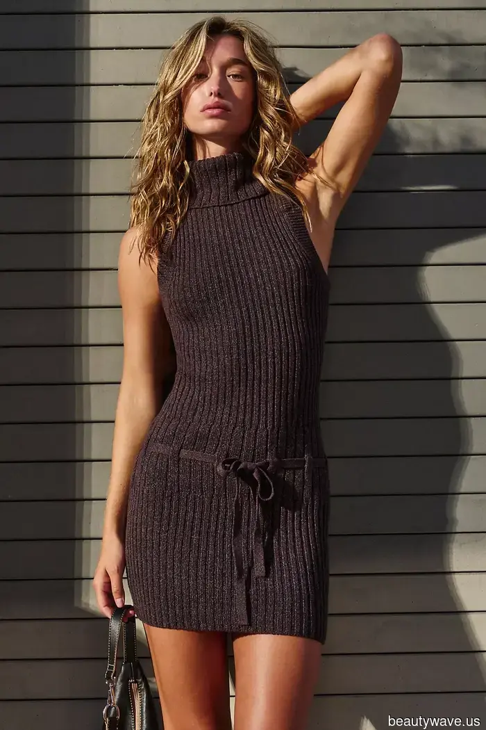 Sarah Pidgeon Embraces Full '90s Minimalism with This CBK-Recommended Spring Dress Trend