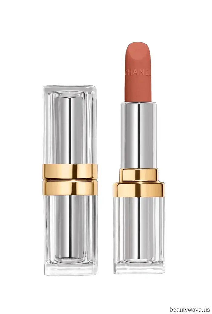 Laufey Is Our Ultimate Coquette Beauty Muse—7 "Vintage Romance" Outfits to Inspire You