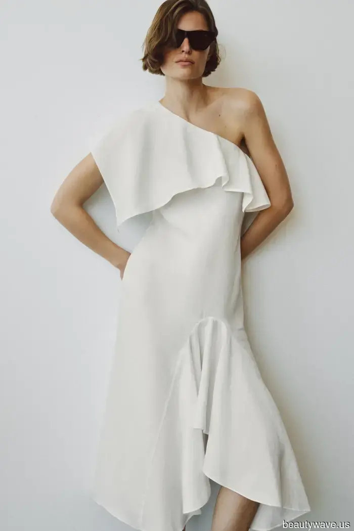 Wherever I turn, I see women with a flair for luxury donning the opulent dress trend that’s prevalent at Zara.