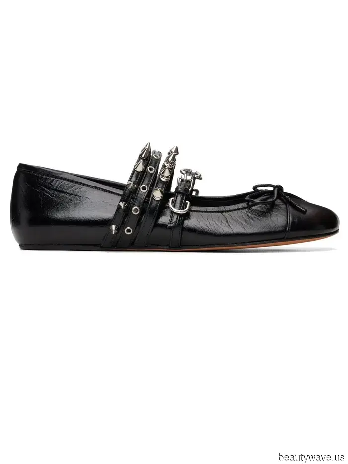 Der Flachschuh-Trend, der Rosal&iacute;a's einfaches Sommerkleid so modisch aussehen ließ