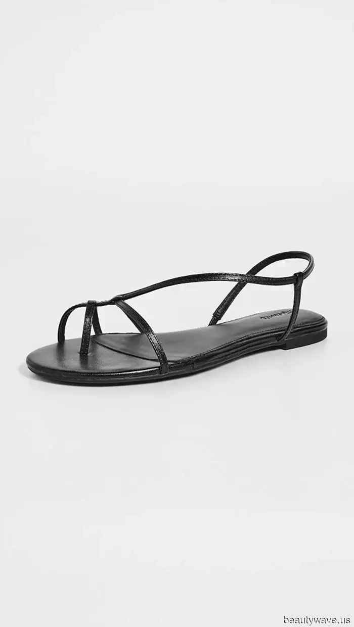 In NYC, every fashionable woman is currently pairing this flat-shoe trend with jeans.