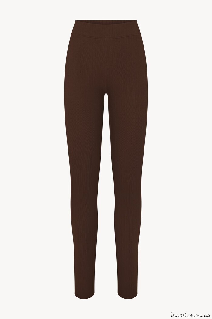 Put Down the Black Leggings—This Is the Subtle Legging Color Trend You'll Spot Everywhere This Summer.