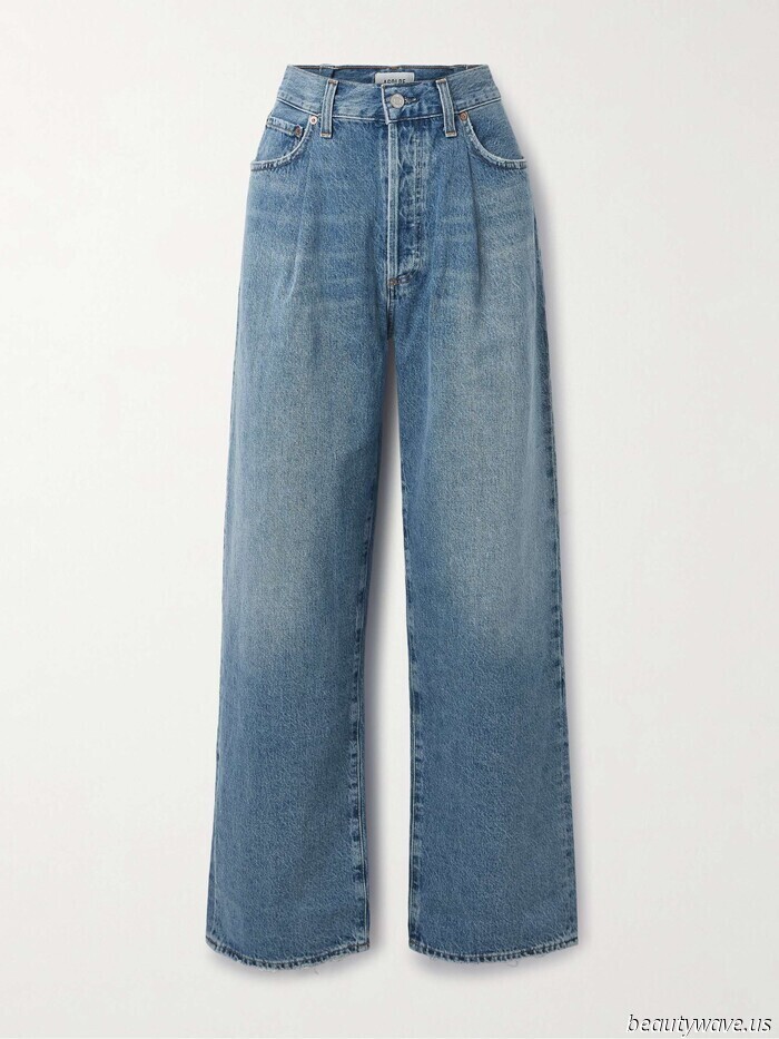 Forget the skinny jeans—*this* is the denim style that everyone is wearing with sandals.