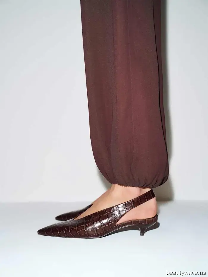 Cropped flared jeans are in style—this sophisticated shoe trend enhances their chic appeal.