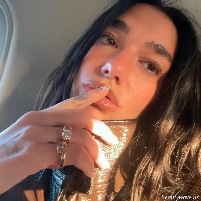 Dua Lipa's Grand Prix manicure was so stylish for summer that I've been thinking about it even a week later.